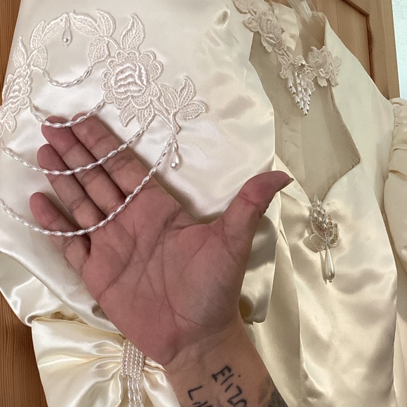 👰‍♀️  VINTAGE 1980’s PEARL BUTTON BACK w/ Satin BOW BRIDAL GOWN IVORY - Picture 6 of 16